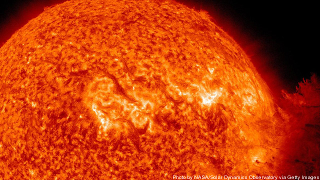 Huge Solar Flare Erupts