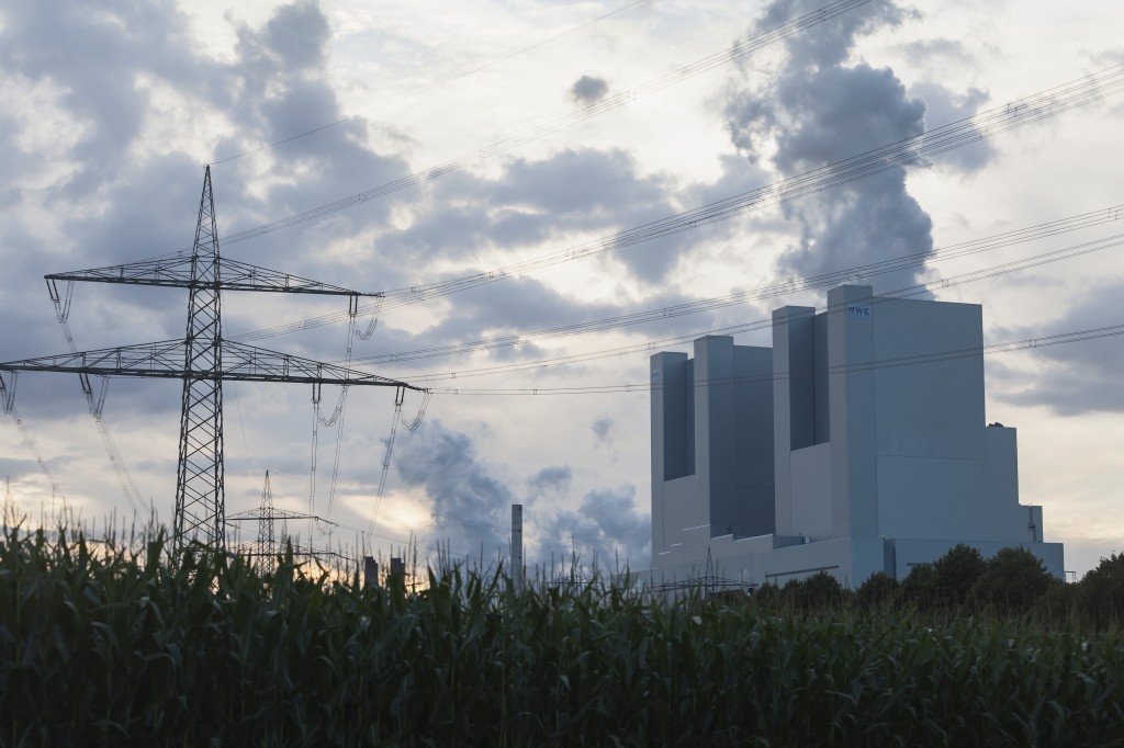 Europe's Biggest Coal-Burning Power Plant Begins Operation