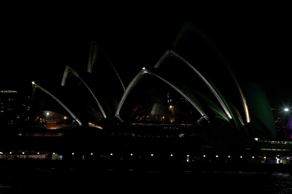 Sydney Goes Dark For Earth Hour