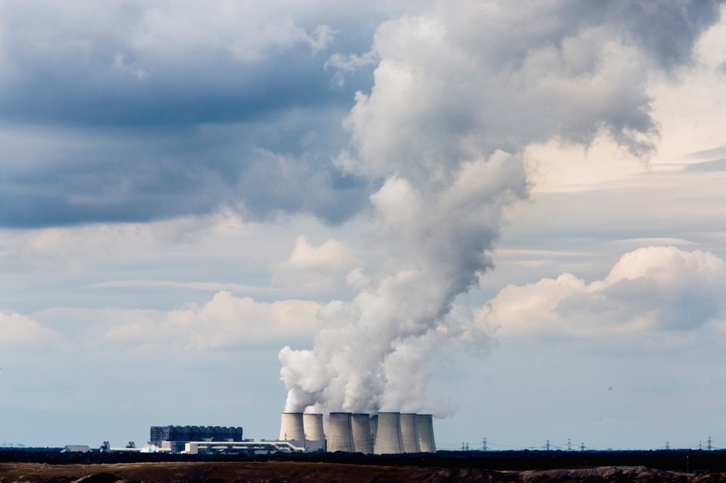 Anti-Coal Protesters Form Human Chain Across German-Polish Border