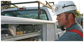 electrical__utility_worker_at_truck_265b_1
