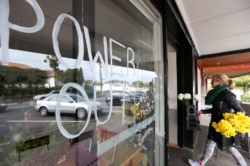 Power Outages Auckland Leave Thousands Without Power