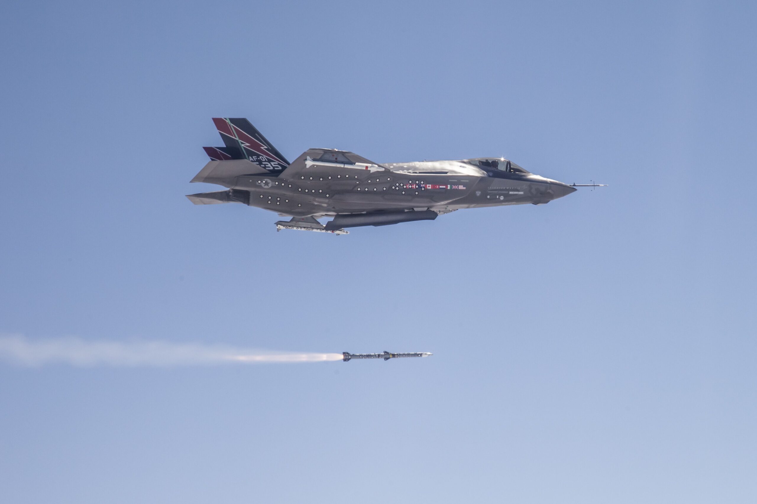 F-35 Launches First Air To Air Missile; Concurrency Costs Plunge $500 Million