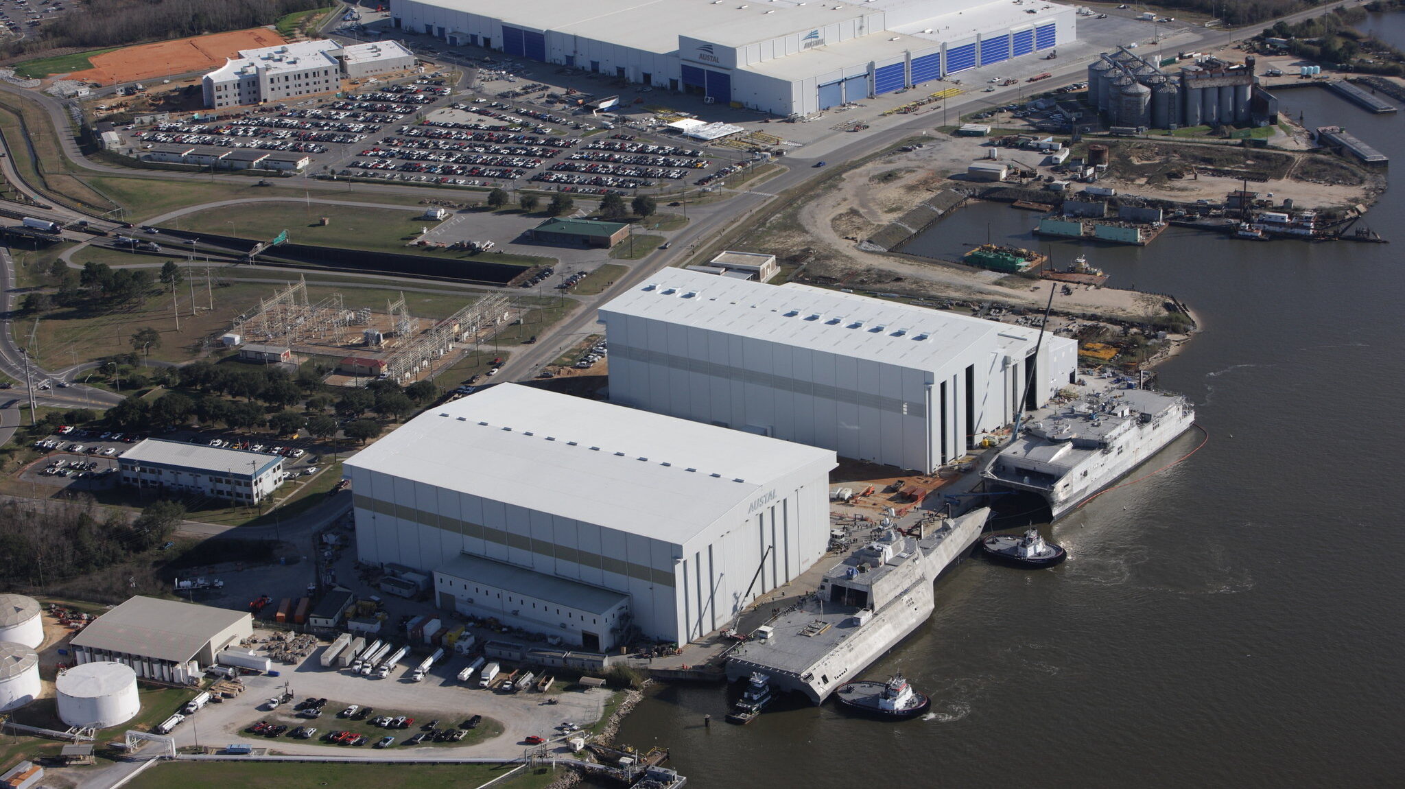 Austal USA wins Navy steel shipbuilding contract with floating dry dock