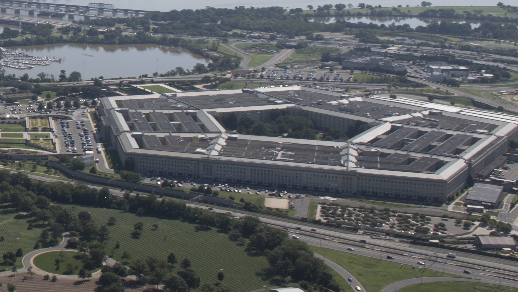 To Transform Tech, DoD Must Stop Being An ‘Innovation Tourist:’ Report