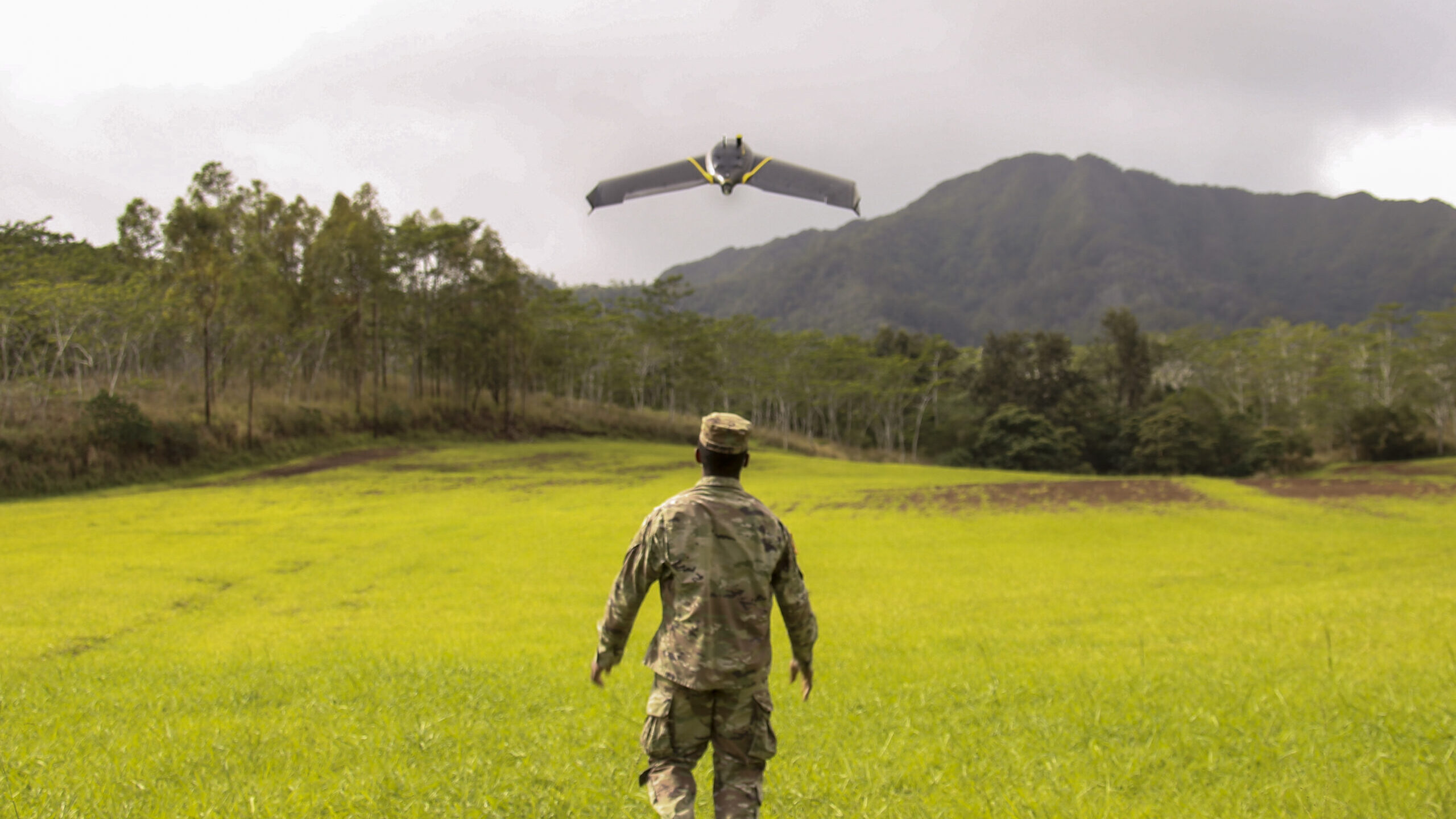 Soldaten sind mit Drohnentechnik ausgestattet 