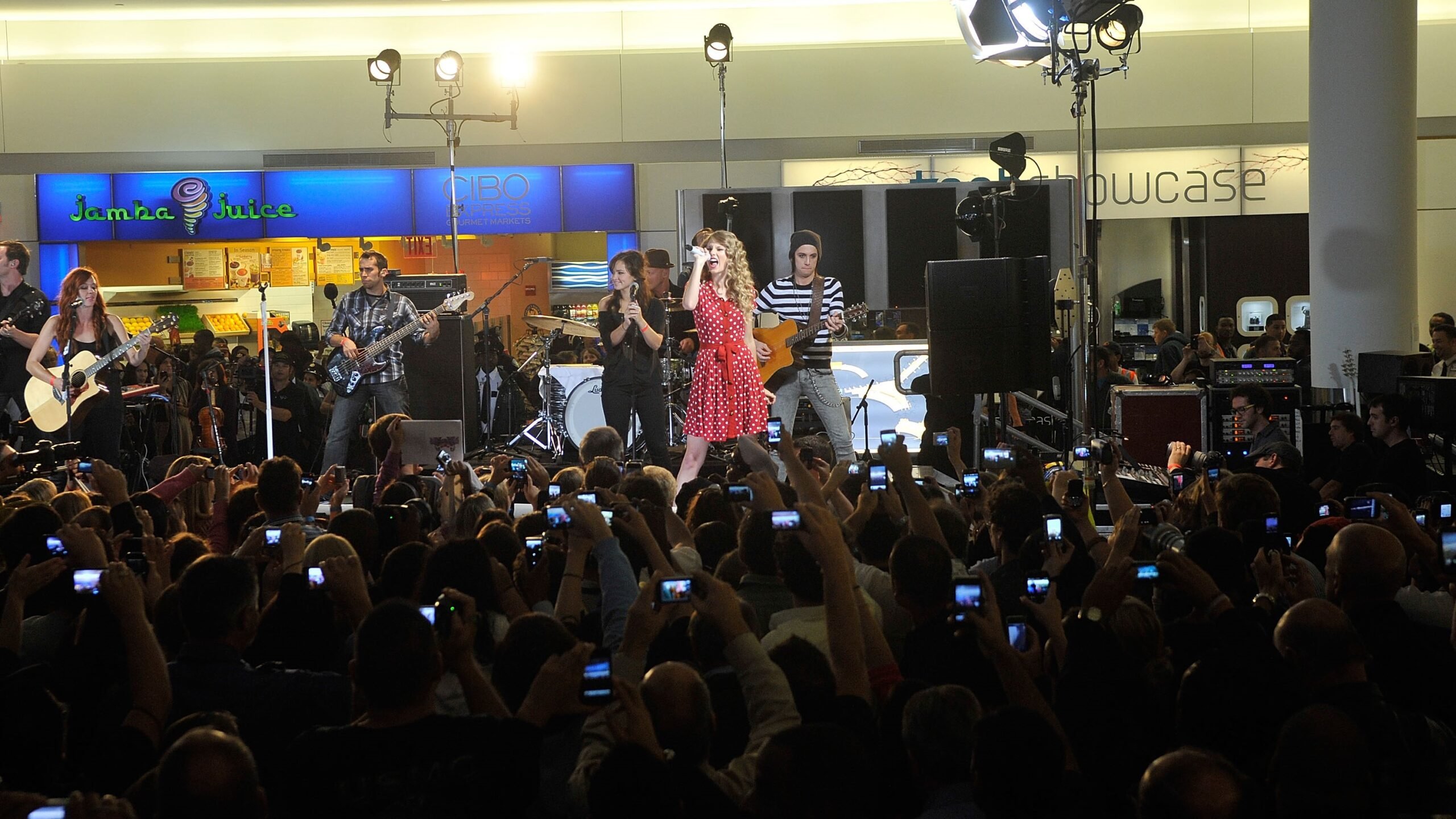 JetBlue’s Live From T5 Concert Series Presents Taylor Swift