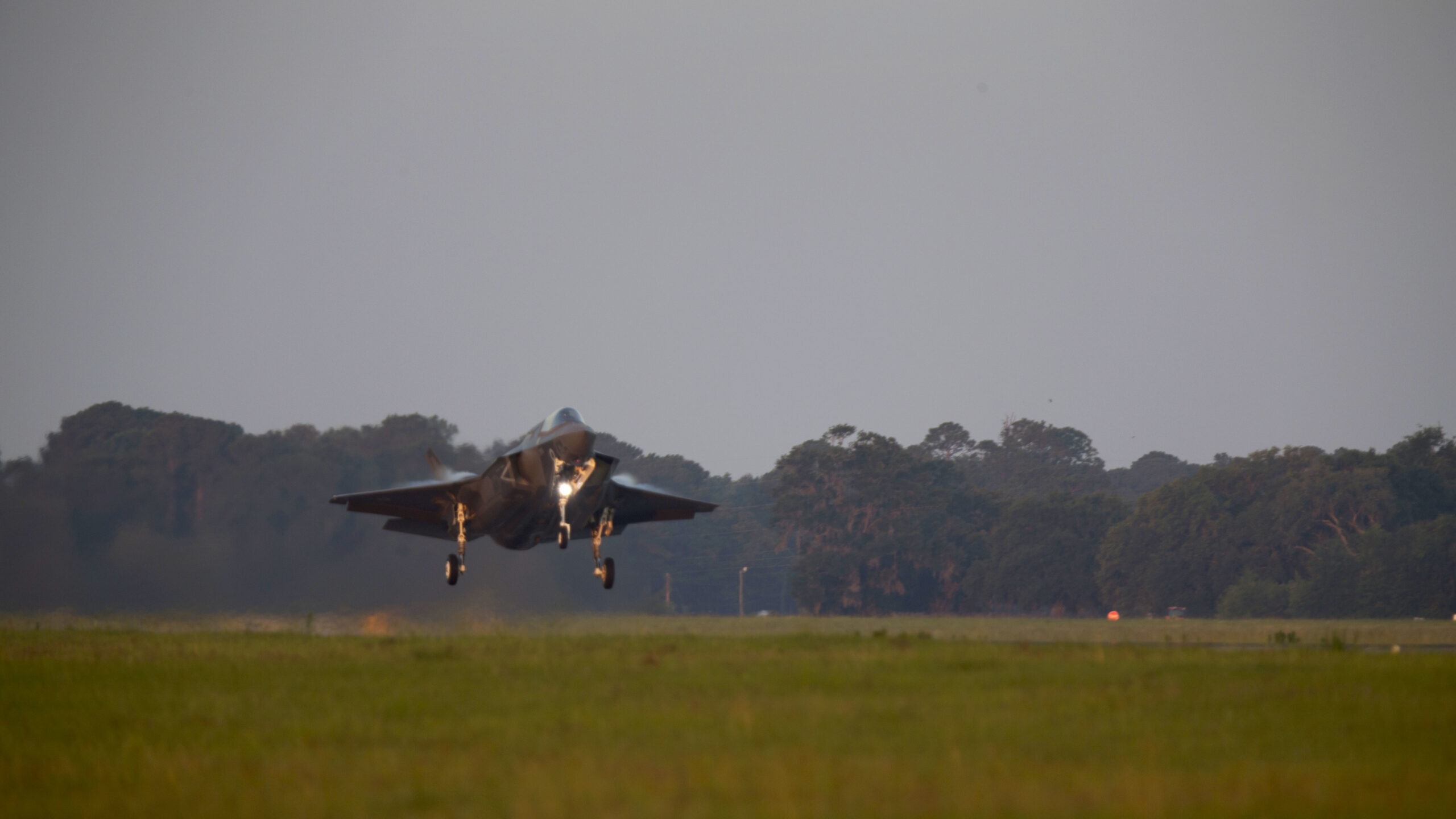 First UK F-35s transition home