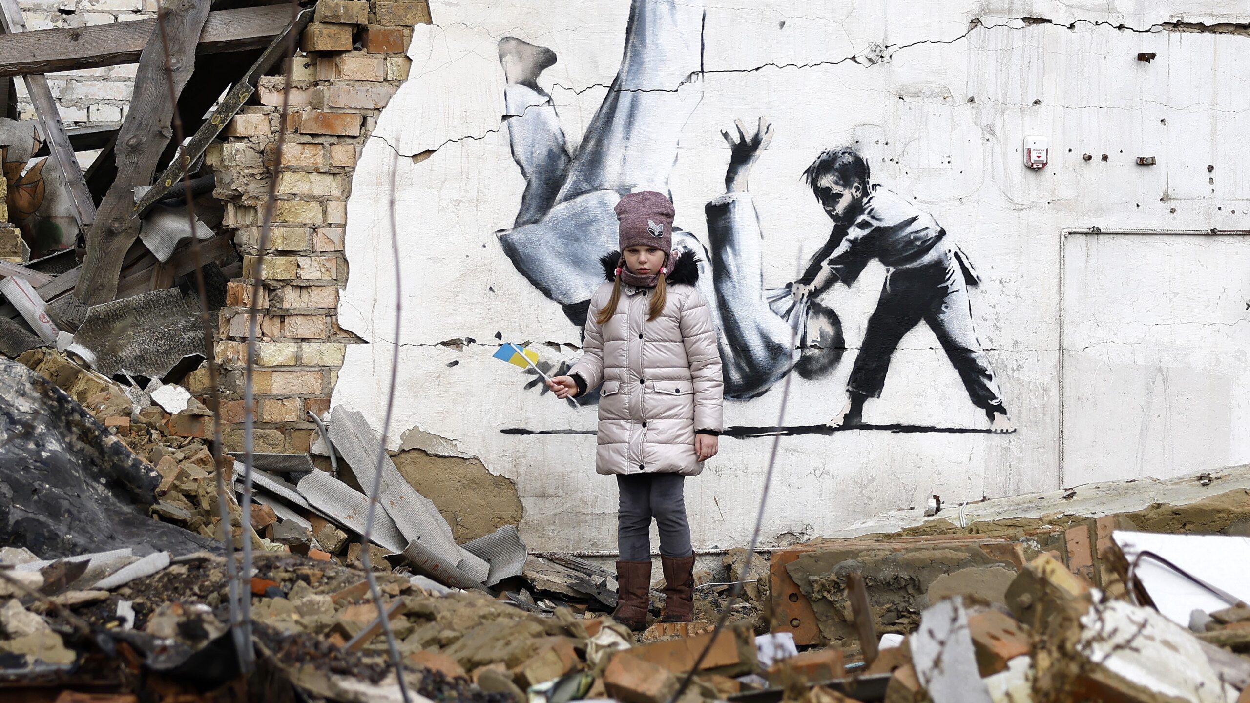 ukraine wreckage child