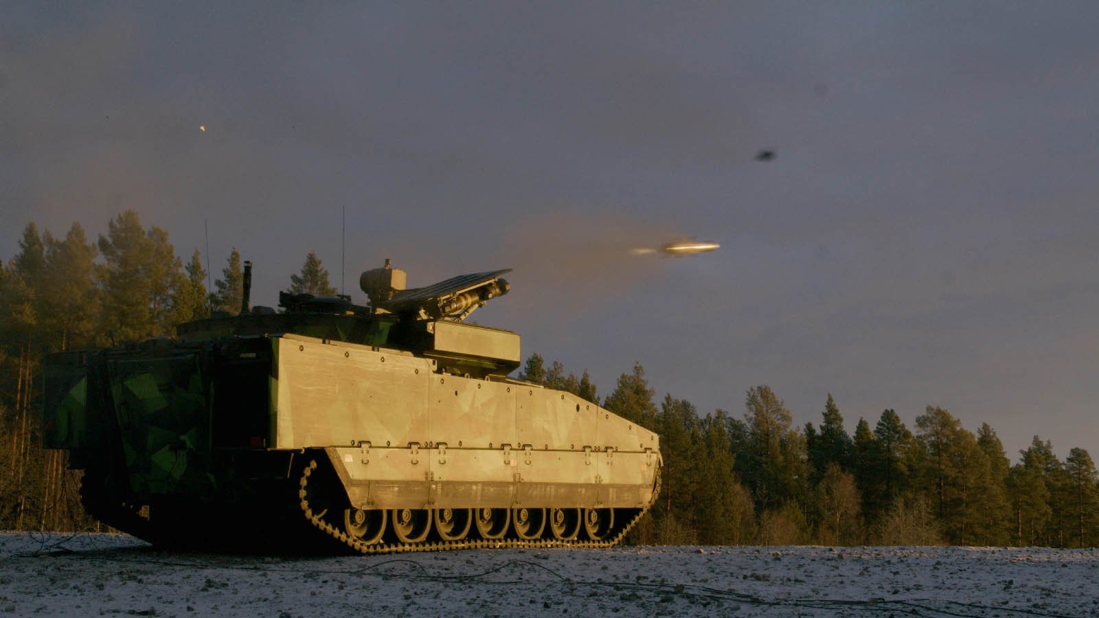 A CV-90 takes a shot. (BAE Systems Hägglunds)