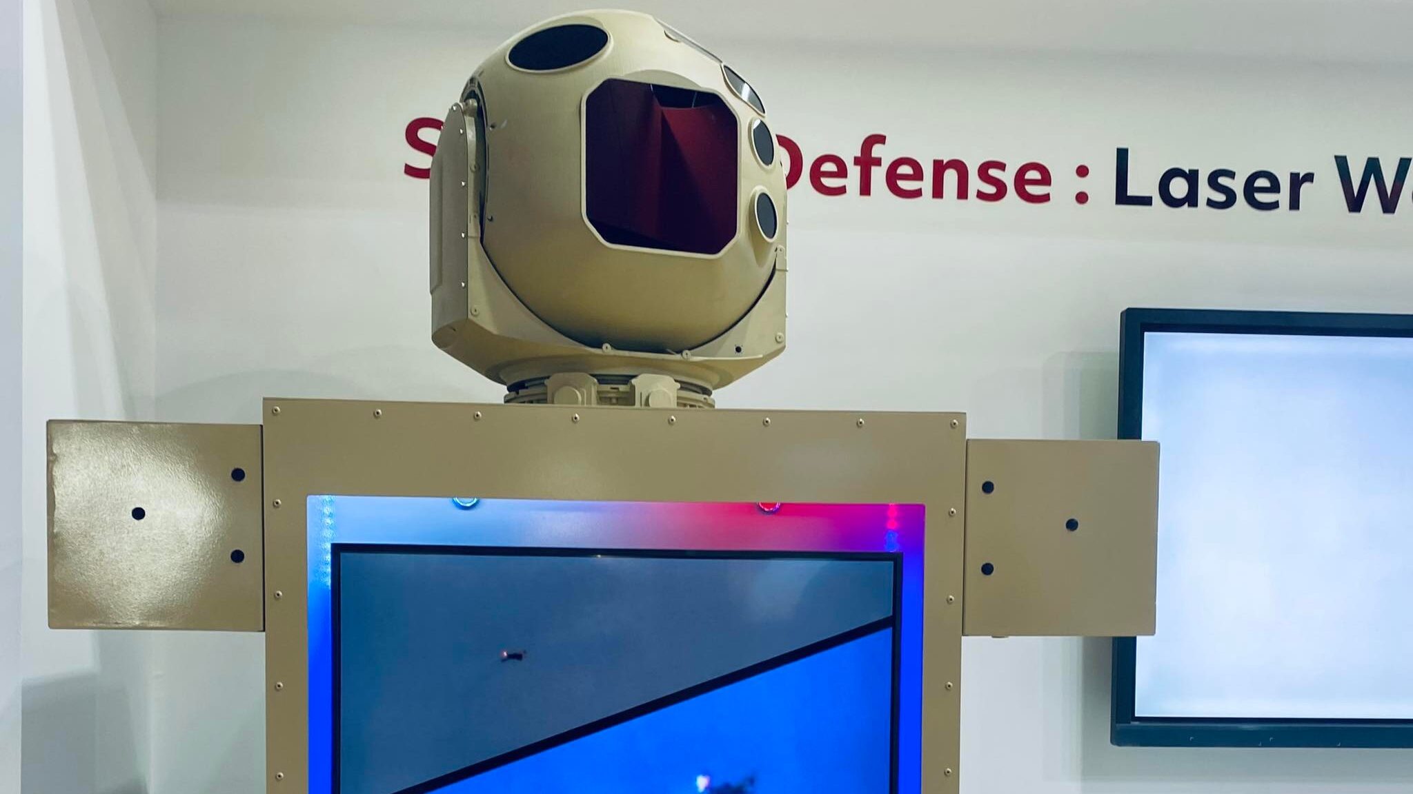 HEL in Abu Dhabi: US defense giants Lockheed, Raytheon push laser tech at Middle East arms show - Breaking Defense