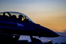 US greenlights F-16 fighter jet training for Ukrainian pilots in Europe
