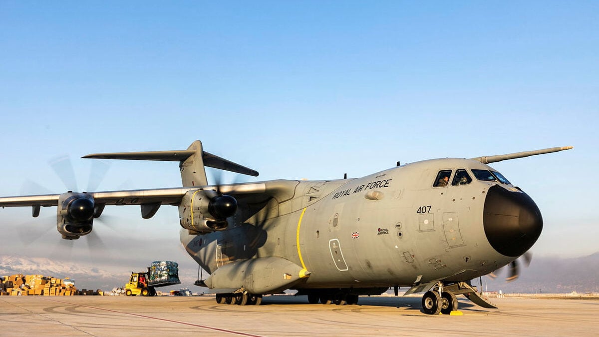 Airbus talks A400M airlifter risks, sees military order slump from Q1 results