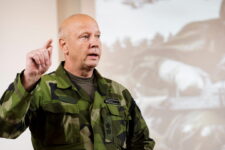 Swedish Army chief on Ukraine, artillery gaps and the need for industry to ‘cooperate’