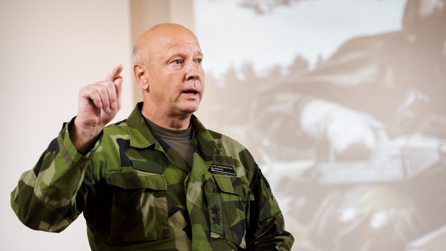 Swedish Army chief on Ukraine, artillery gaps and the need for industry to ‘cooperate’