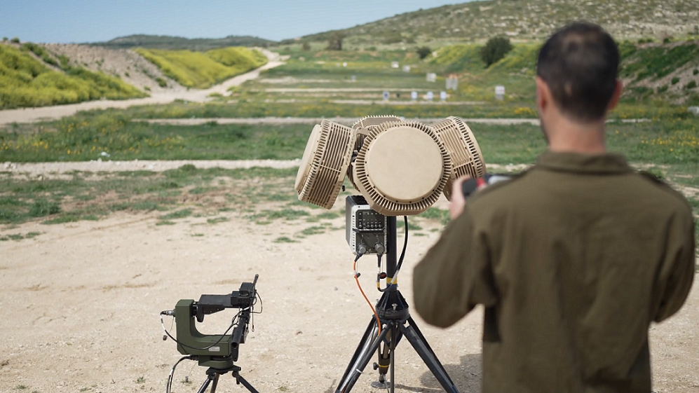 Israeli firm Smartshooter unveils remote weapon station-radar combo to hunt drones