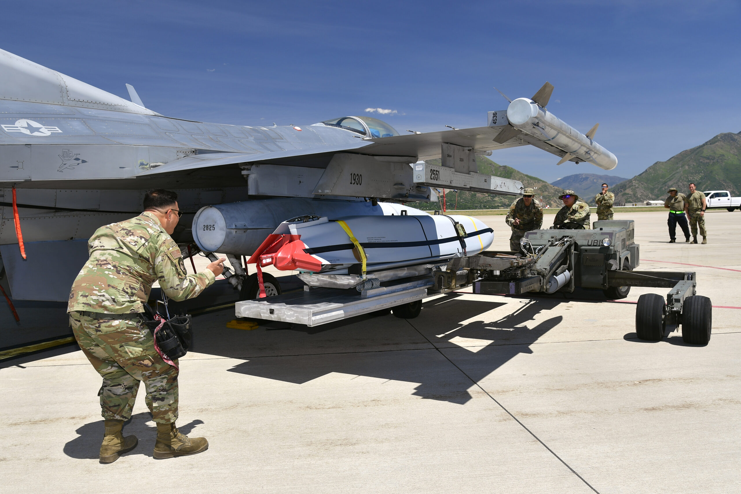 Airmen with the Air National Guard Air Force Reserve Command Test Center (AATC) load a Joint Air-to-Surface Standoff Missile (JASSM) on a pre-block F-16 for a test launch. (US Air Force photo).