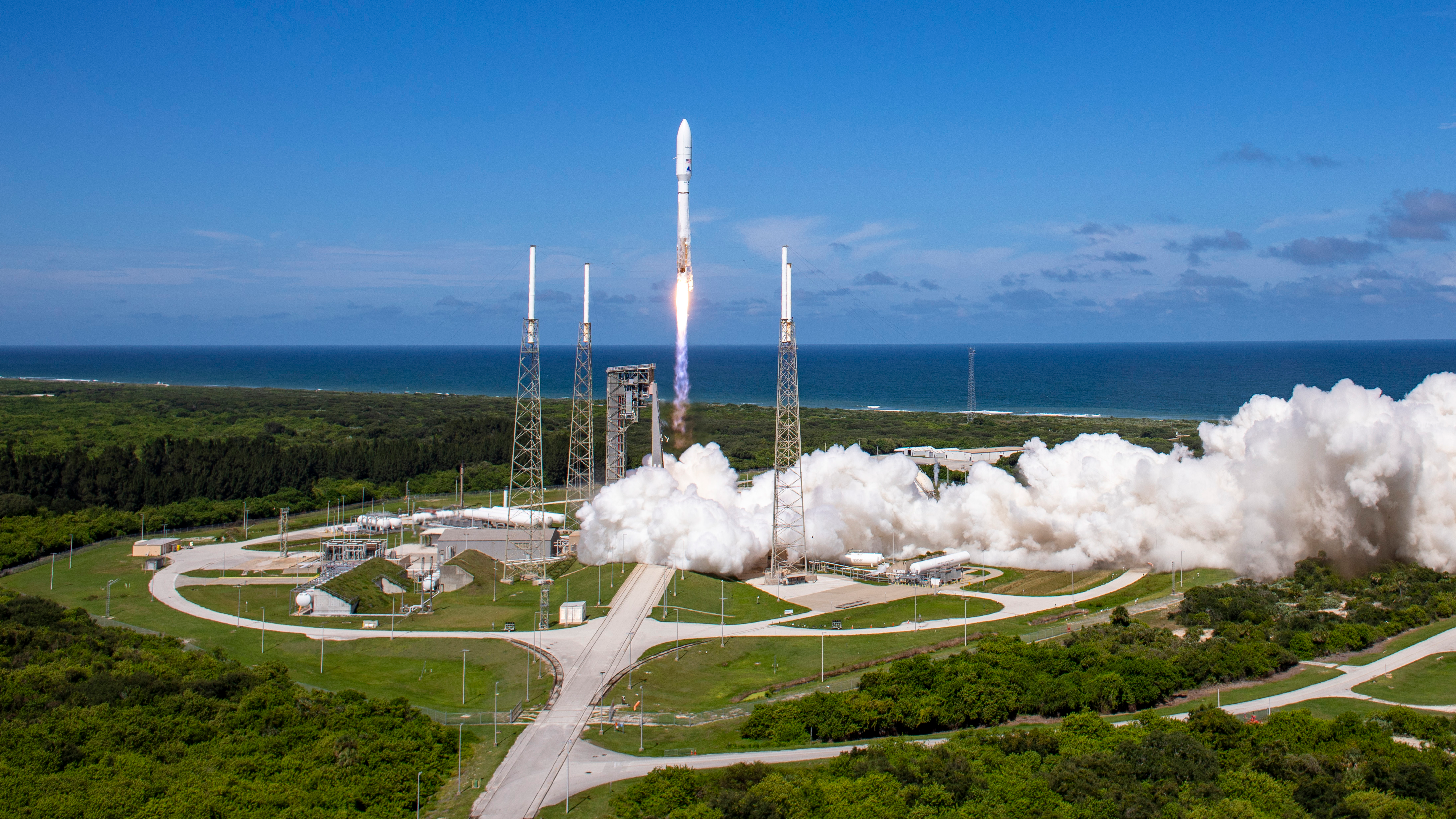  OneWeb slowly stalk SpaceX for piece of Pentagon SATCOM pie -  Breaking Defense