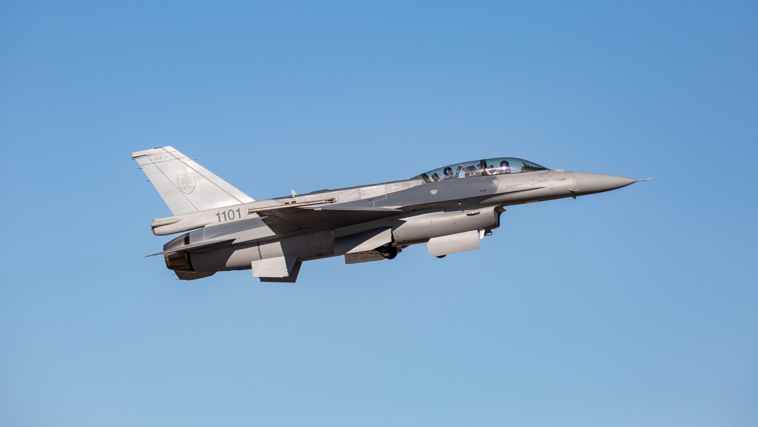 Lockheed Martin dodáva na Slovensko prvý pár stíhačiek F-16 Block 70