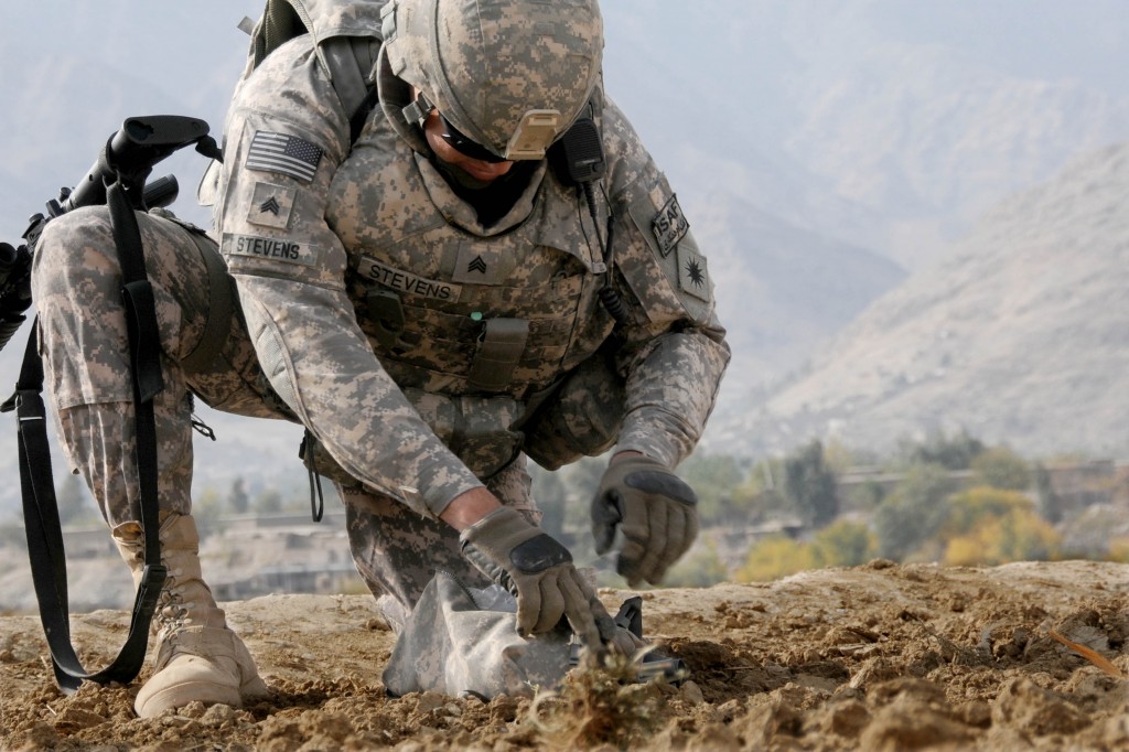 California-Army-Guard-horticulturalist-in-Afghanistan-army.mil-58187-2009-12-09-101205-1024x682